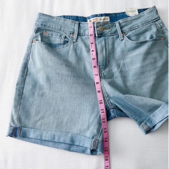 NWT Light Wash Mid Rise Shorts 29” Waist - Picture 6 of 12